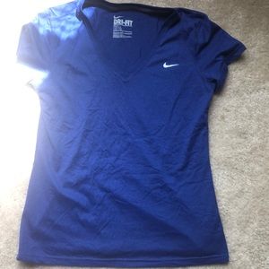 Nike dry fit shirt size medium